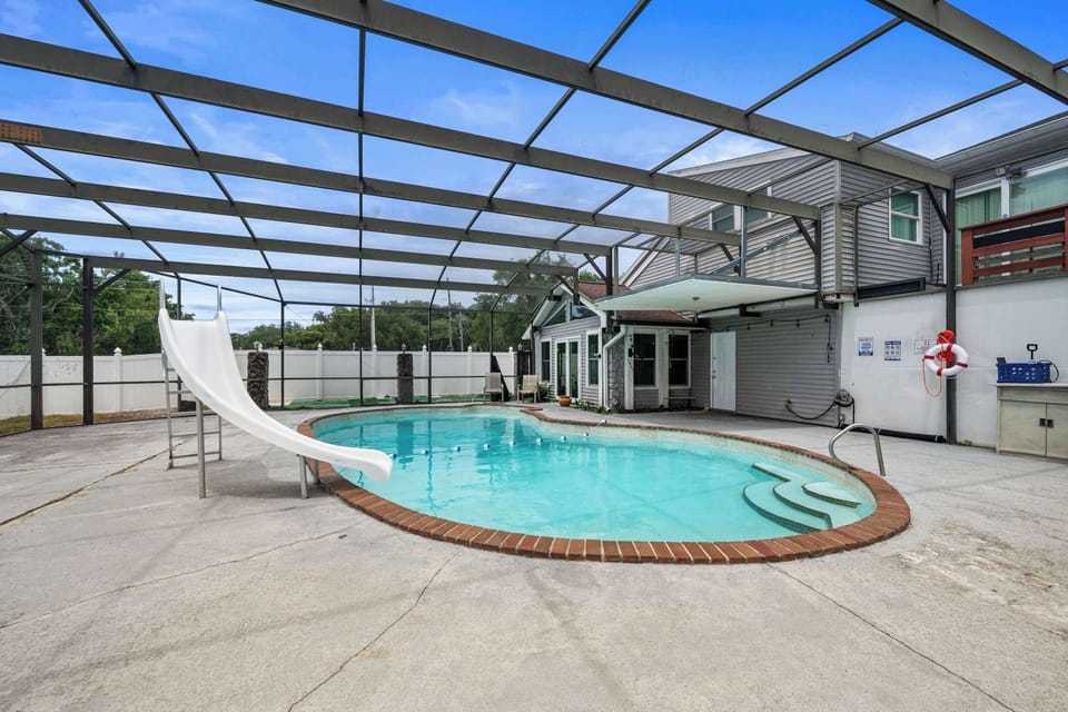 Screened pool with water slide & patio in Kissimmee