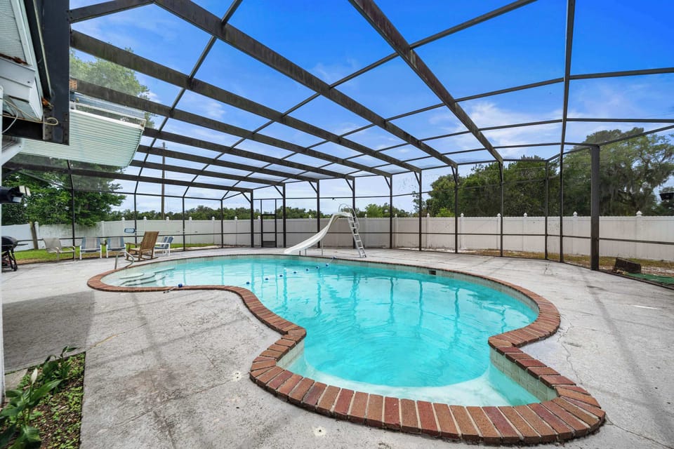 Screened pool with water slide in Kissimmee vacation home