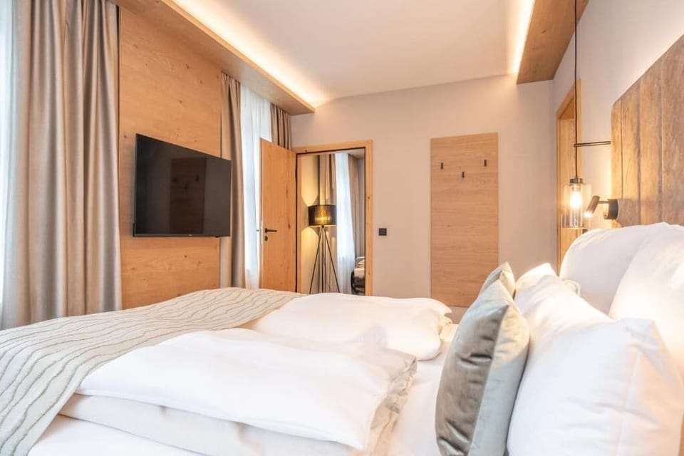 Deluxe Suite, Partial Lake View | In-room safe, desk, blackout drapes, free WiFi