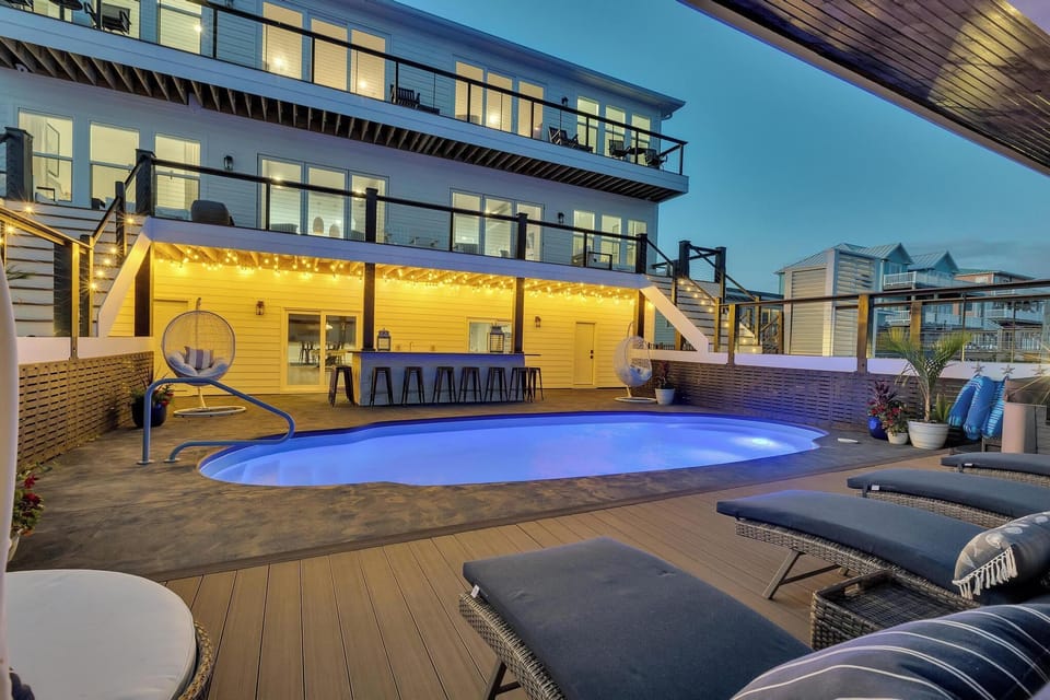 Pool at sunset!