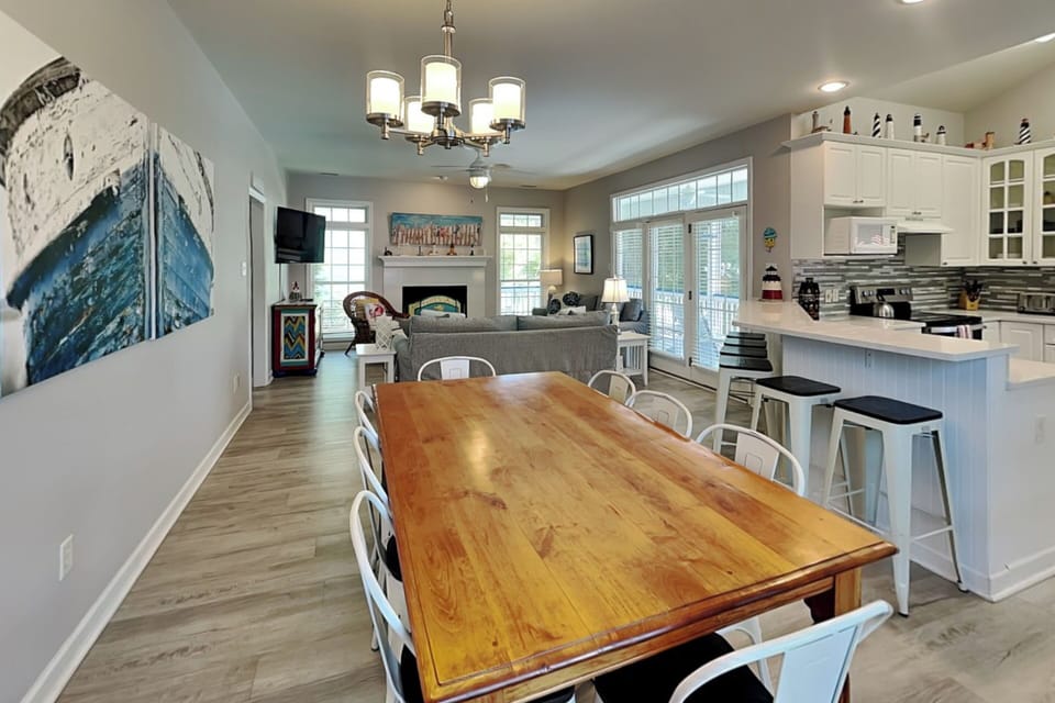Open Concept Living & Dining Brings Everyone Together!