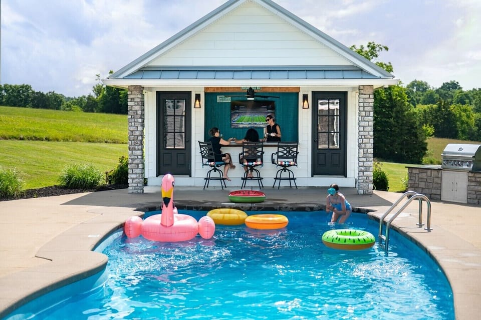 Pool House w/ a Bar & TV and a Bathroom! Watch TV from the pool!