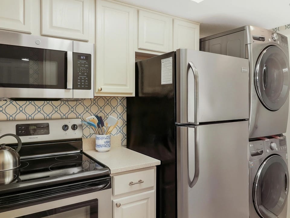 Well-equipped kitchen with full-size appliances and stacked washer/dryer