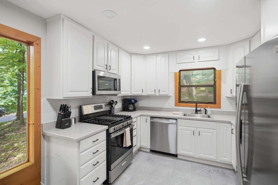 The inviting kitchen is well equipped for an unforgettable getaway​