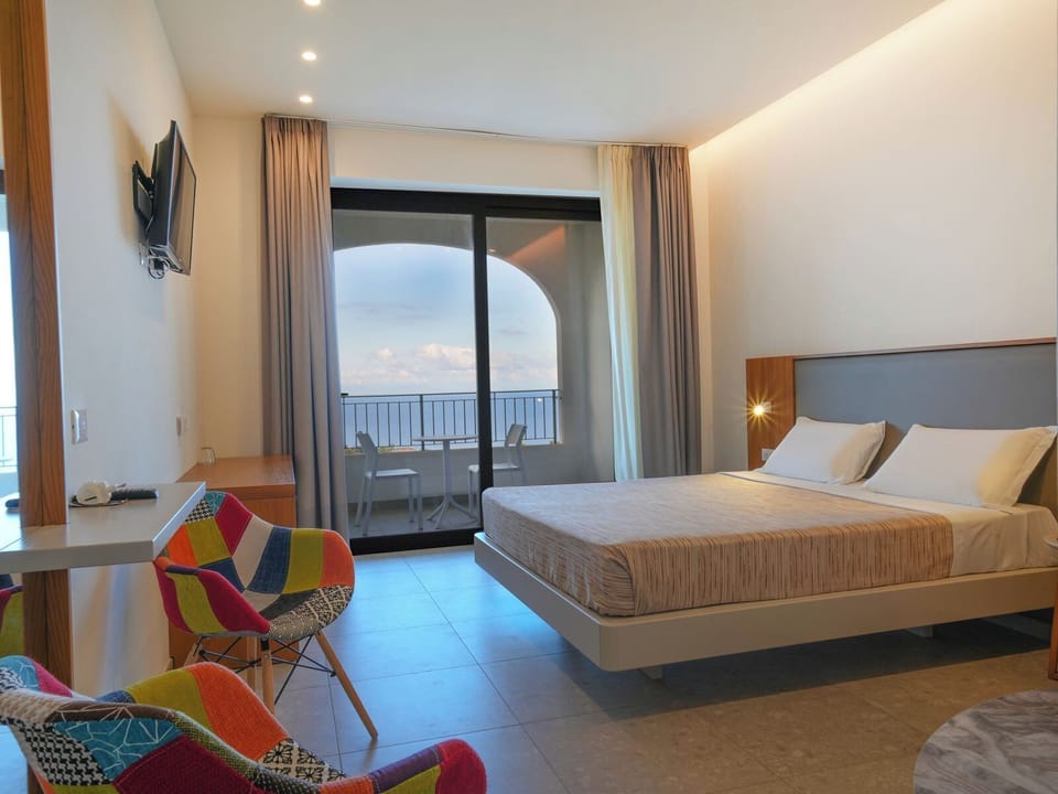 In-room safe, desk, soundproofing, free WiFi