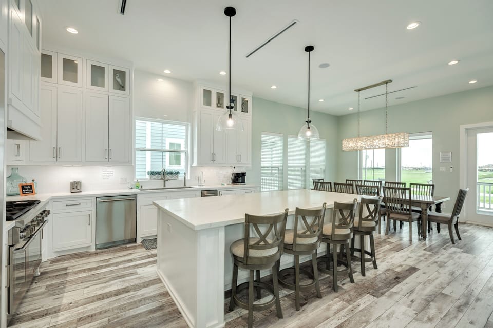 Spacious, fully equipped kitchen