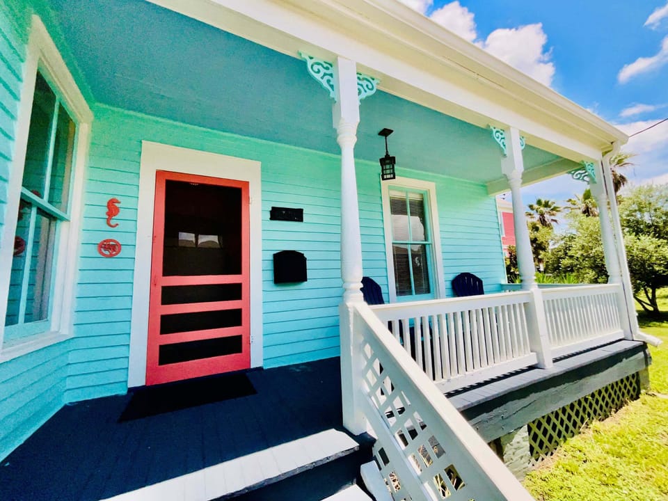 Welcome to Adorable In Aqua Cottage!​