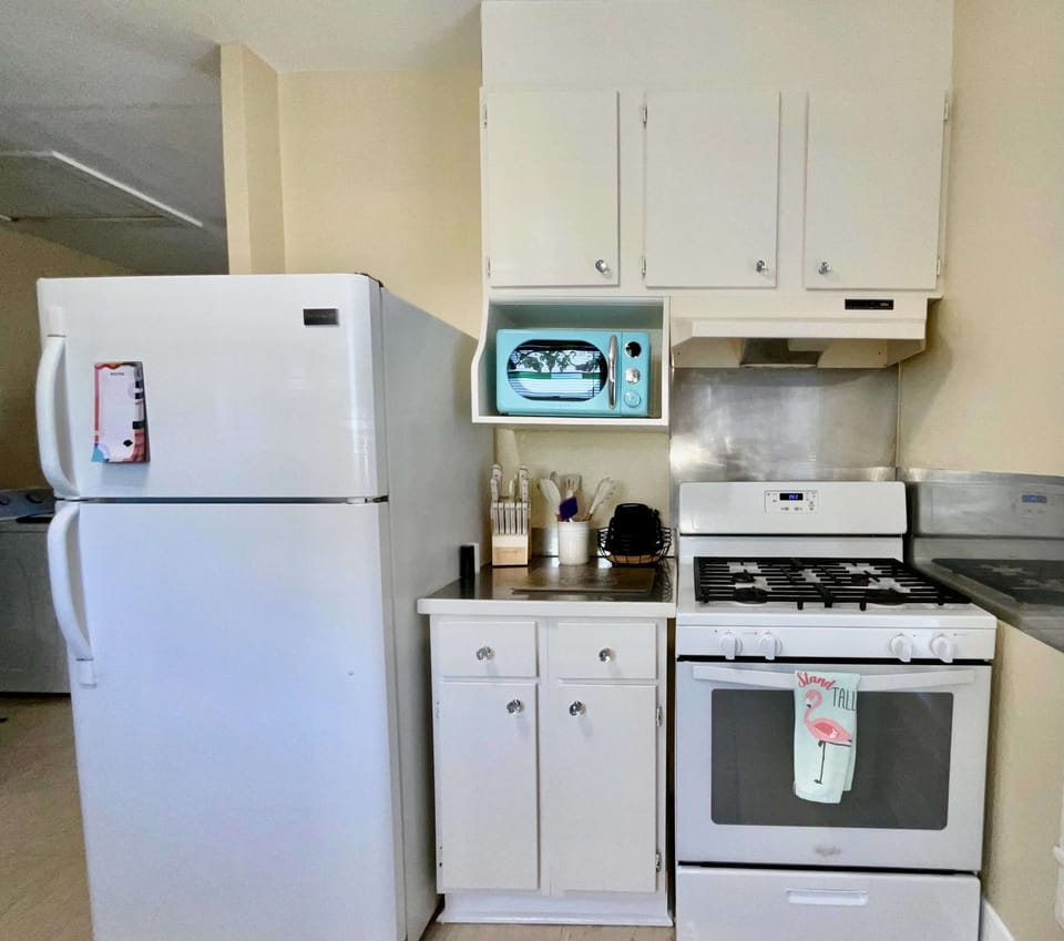 The cozy kitchen offers all the comforts of home​