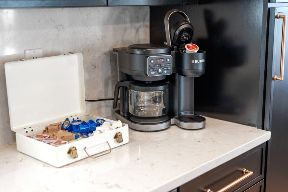 16-web-or-mls-114-E-Fifth-TL-Kitchen-Detail-V2