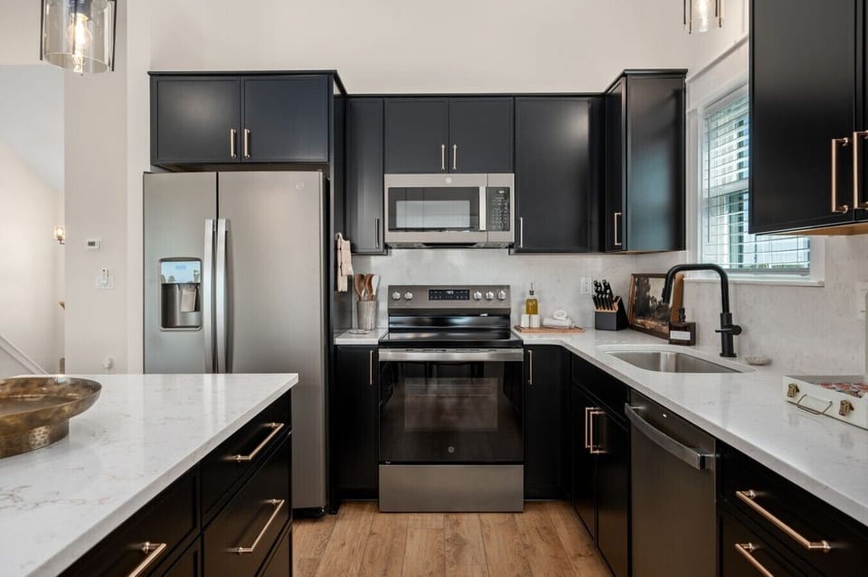 12-web-or-mls-114-E-Fifth-TL-Kitchen-V3