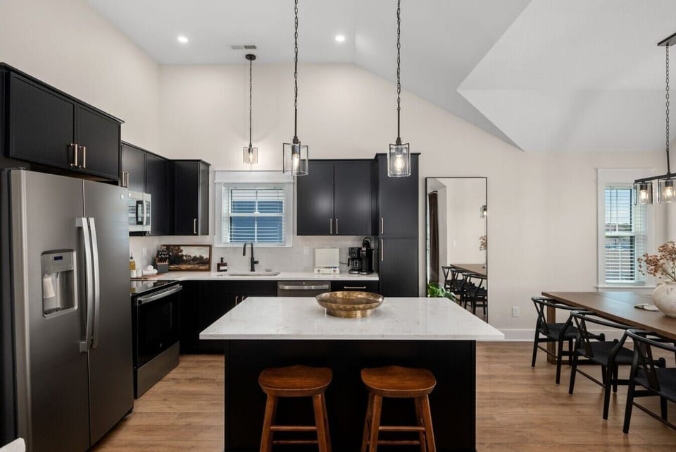 10-web-or-mls-114-E-Fifth-TL-Kitchen