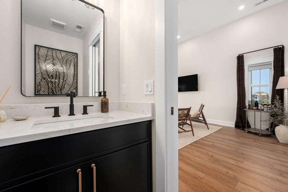 22-web-or-mls-114-E-Fifth-TL-Half-Bath