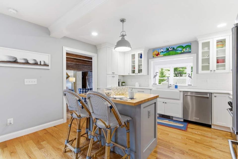 House, Multiple Beds, Garden View (Porch & Porpoise) | Private kitchen