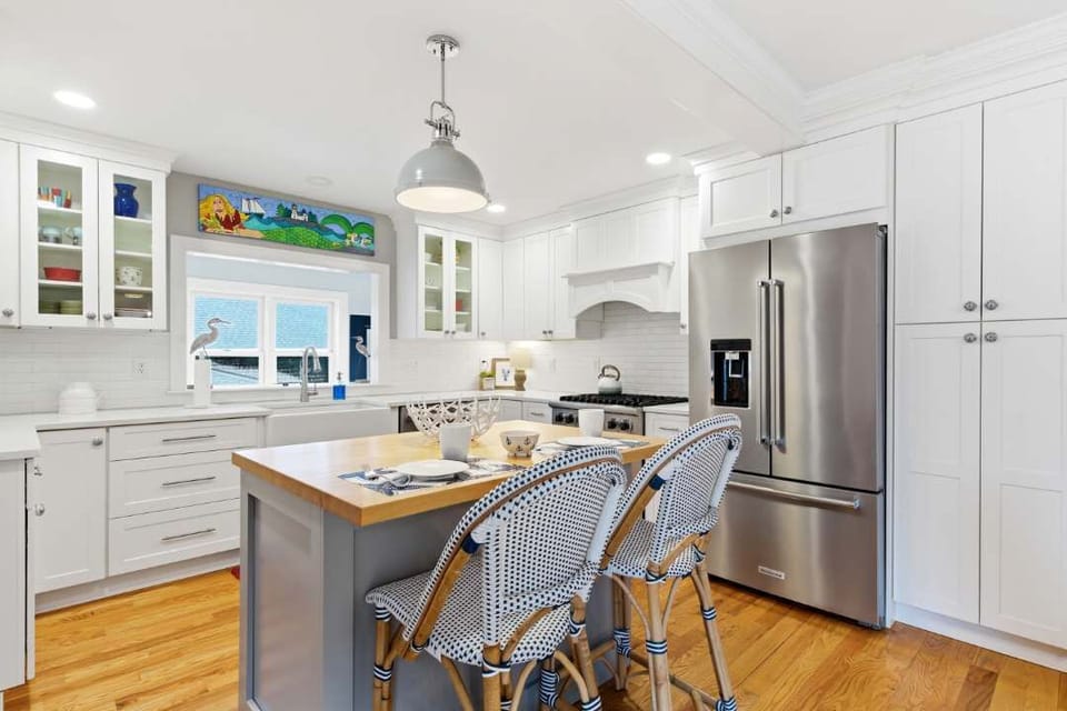 House, Multiple Beds, Garden View (Porch & Porpoise) | Private kitchen