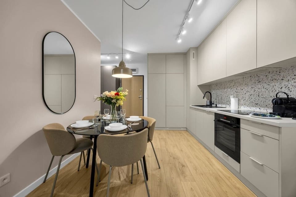 Modern Kitchenette with Dining Area & Premium Appliances | Book Now with RENTUJEMY.COM