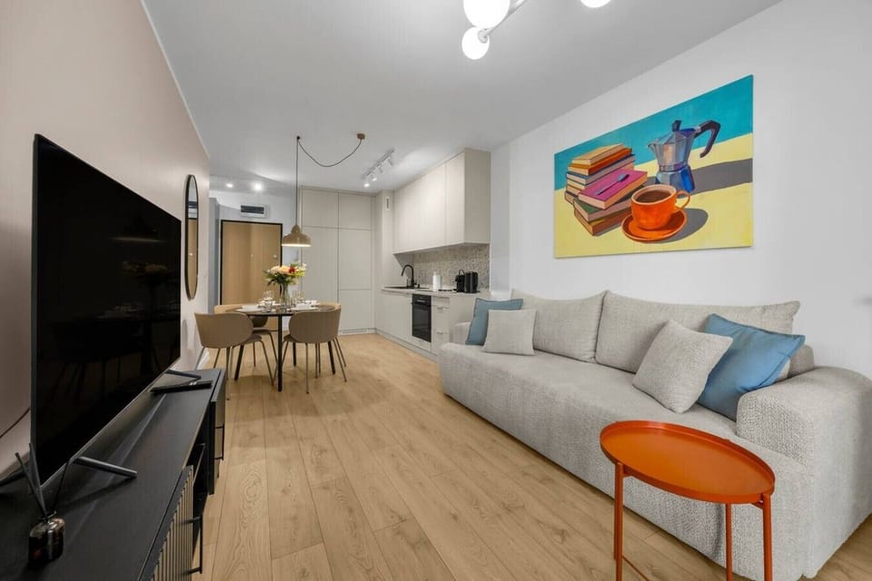 Bright Living Room with Smart TV, Dining Area & Fully Equipped Kitchen | Book Now with RENTUJEMY.COM
