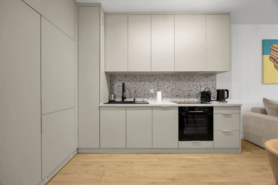 Modern Kitchenette with Dining Area & Premium Appliances | Book Now with RENTUJEMY.COM