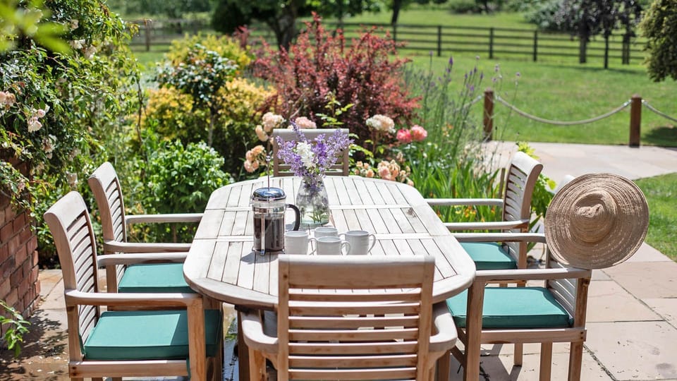 The cottage has a garden and private terrace with dining table with views of the Cotswold countryside