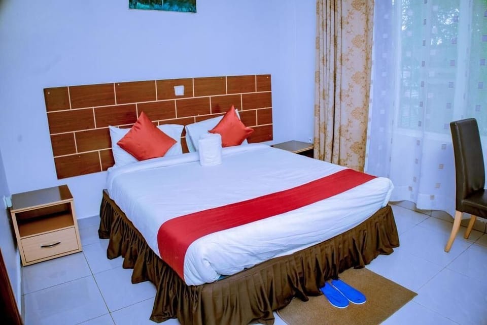 Deluxe Double Room, Balcony, City View | WiFi (free)