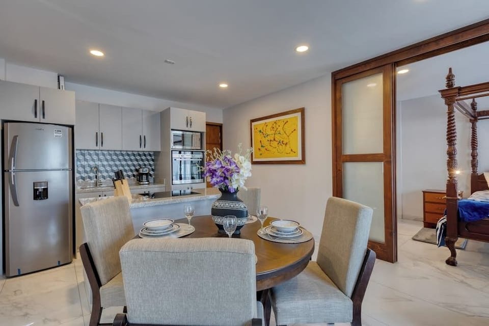 Studio Suite, 1 King Bed, Kitchen, City View (Princess 805 at Morgan Residences) | Dining
