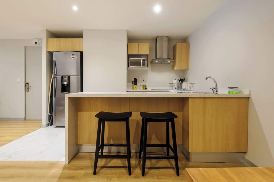 Fully equipped kitchen with a breakfast bar and modern finishes.