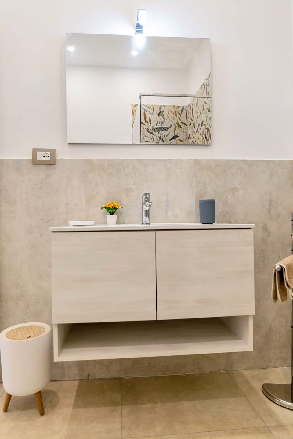Deluxe Double Room, Private Bathroom | Bathroom | Shower, hair dryer, towels, soap