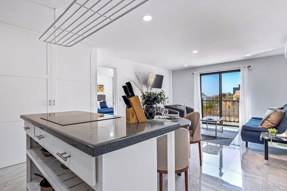 Apartment, 1 King Bed, Balcony, City View (Tiara 508A at Morgan Residences) | Interior
