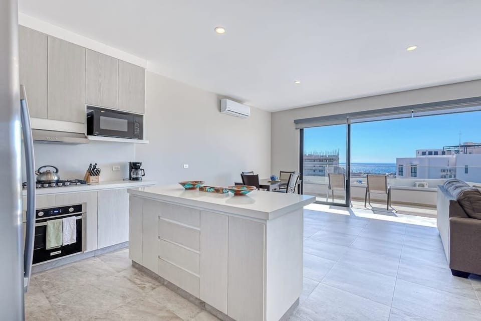 Apartment, 2 Queen Beds, Ocean View (Whale Song Retreat) | Private kitchen