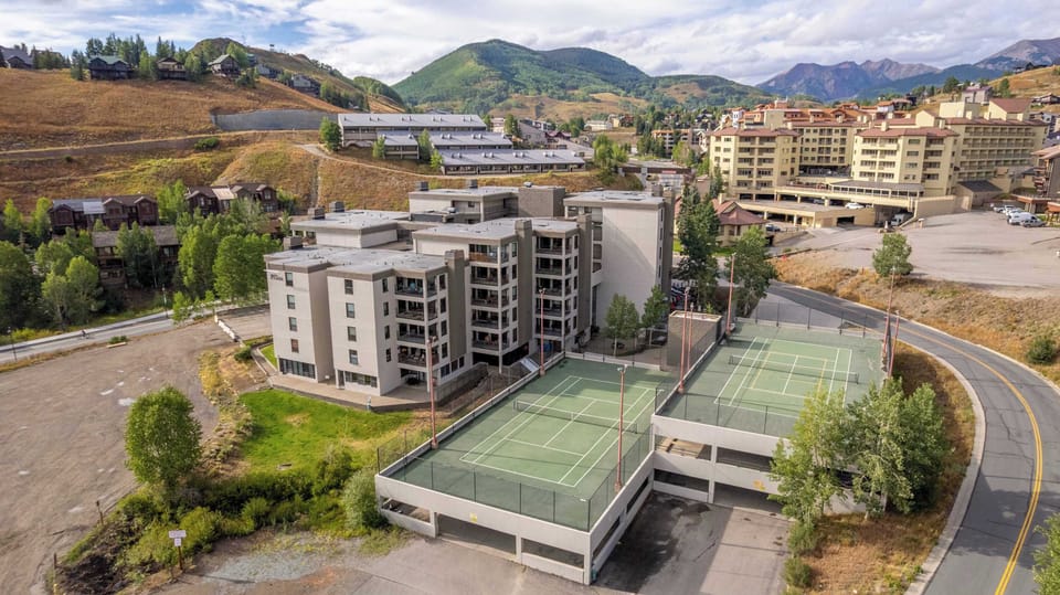 Pickleball and Tennis courts for guests | Listed with @BookTraverse
