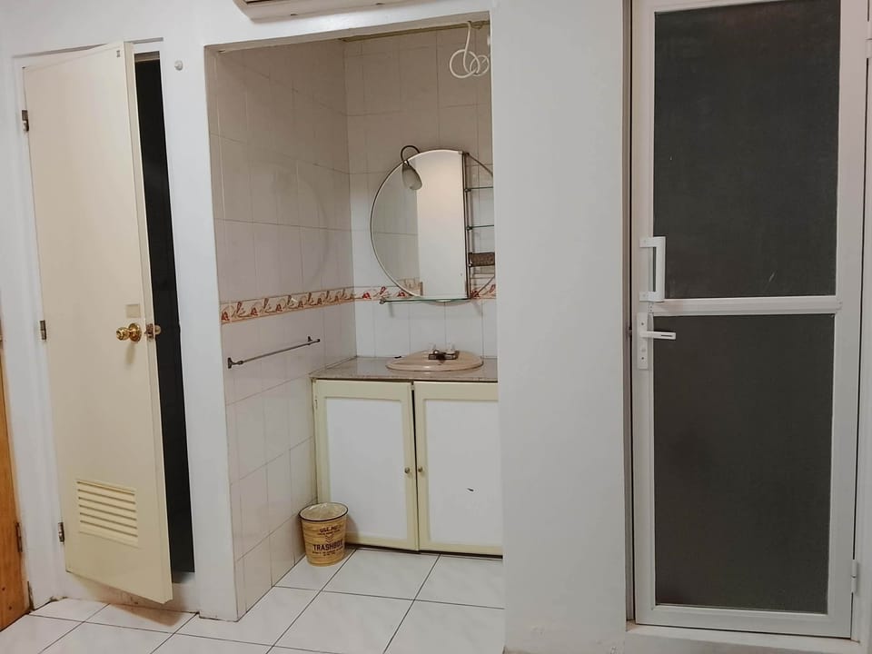 Basic Double Room | Bathroom | Shower, slippers, bidet, towels
