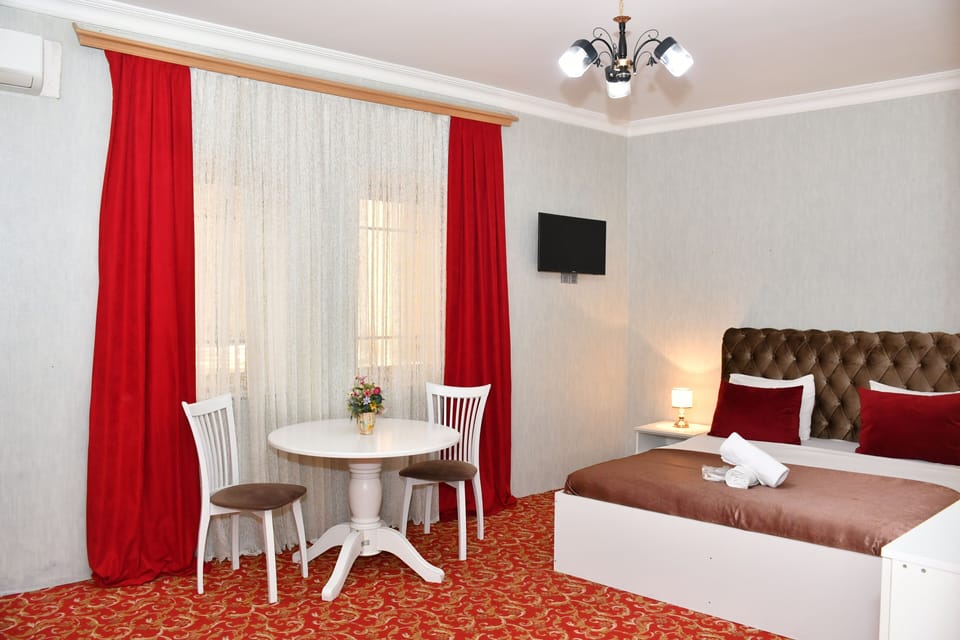 Classic Double Room, City View | Egyptian cotton sheets, premium bedding, down comforters, desk