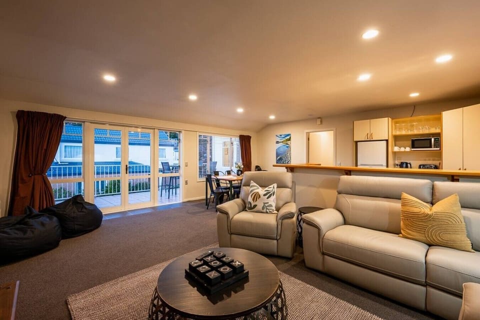 Lounge room