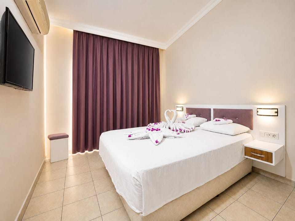 Classic Twin Room, Balcony, Beach View | Hypo-allergenic bedding, minibar, desk, laptop workspace