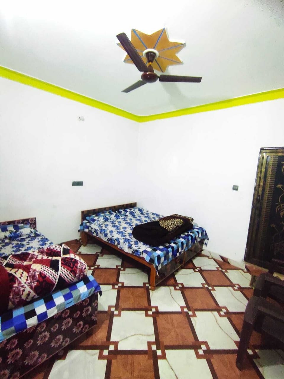 Standard Quadruple Room, Hill View | Desk
