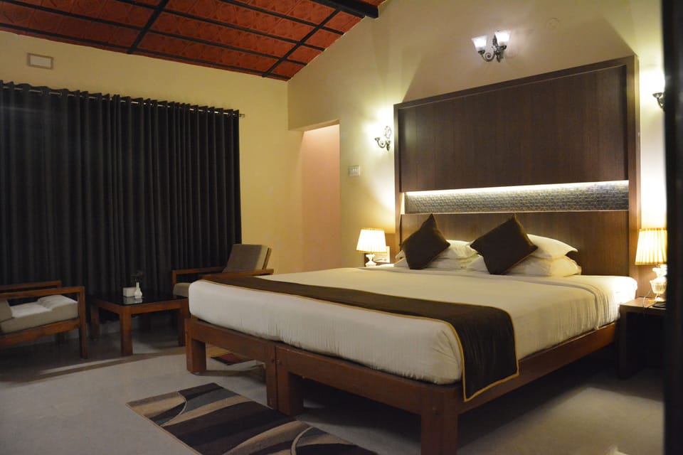 Desk, laptop workspace, free WiFi, bed sheets