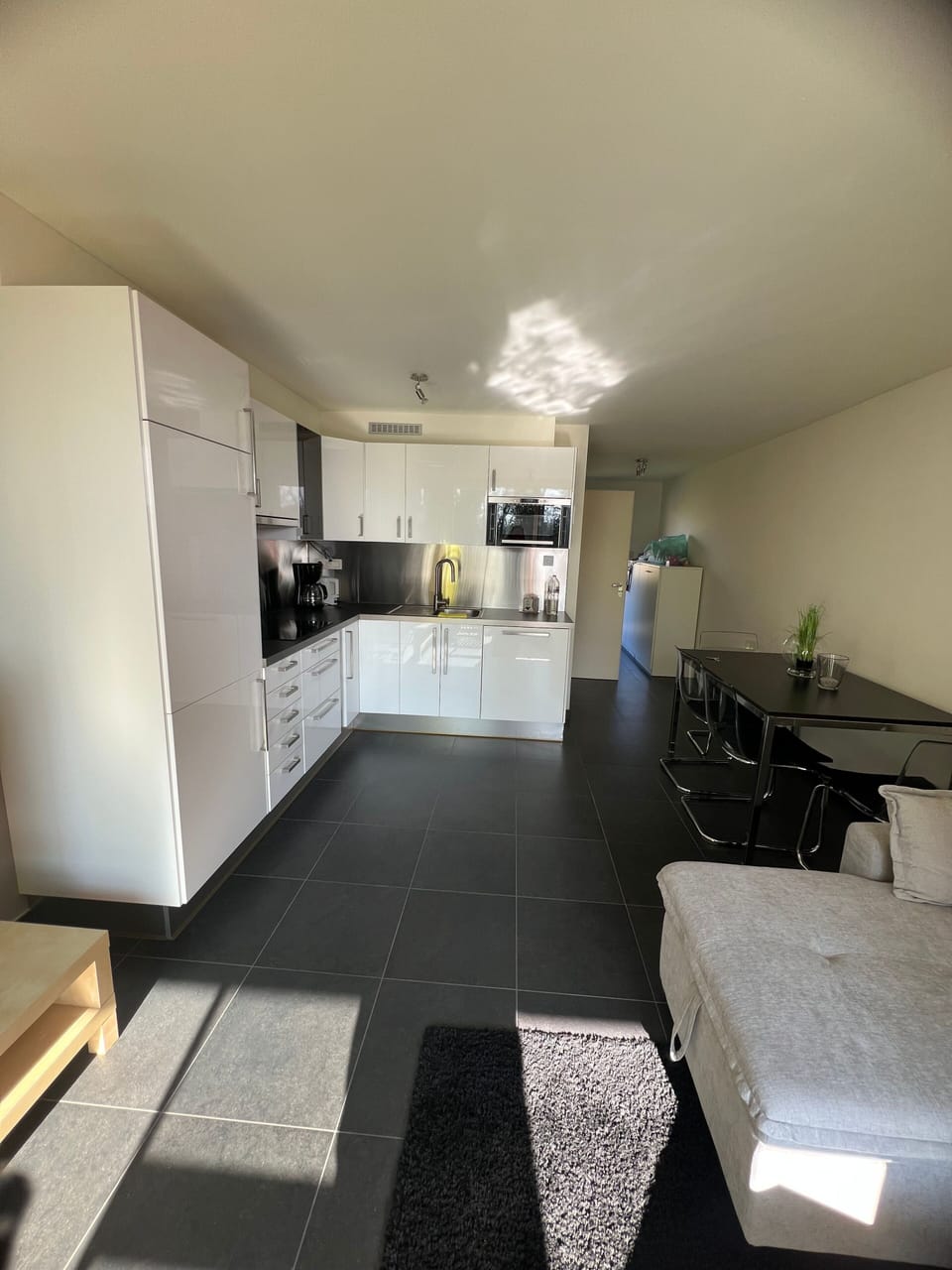 Apartment, 1 Bedroom, Patio | Living area | Books
