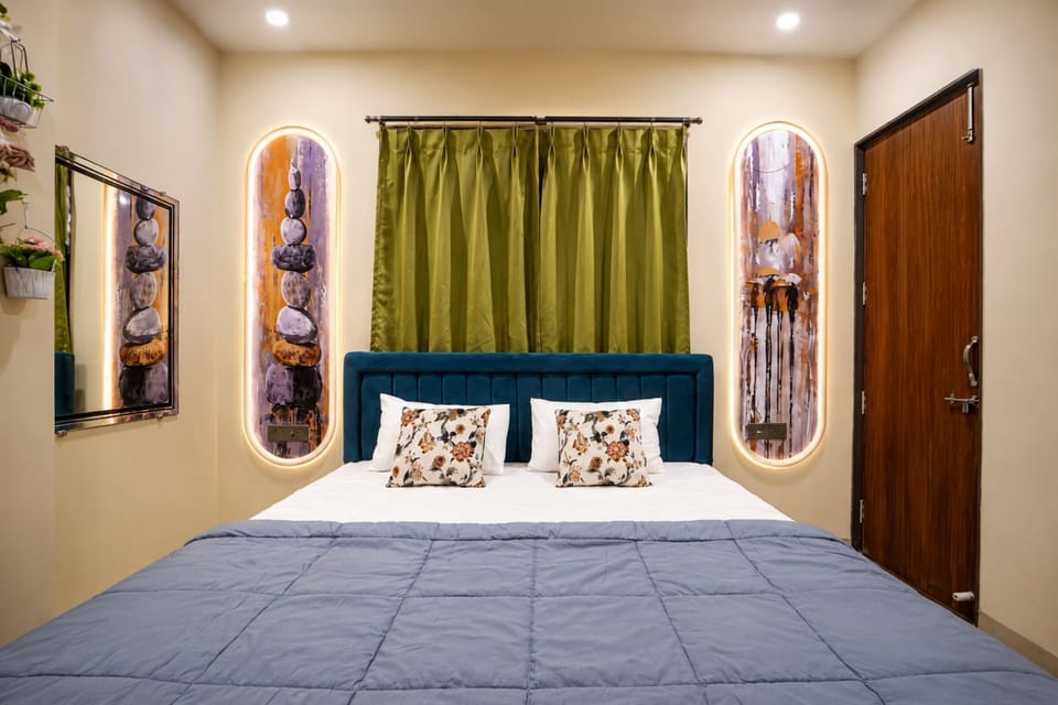 Deluxe Single Room | Laptop workspace, WiFi (free)