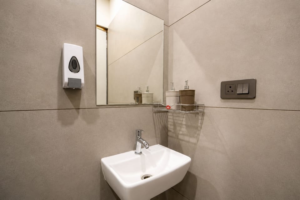 Deluxe Single Room | Bathroom | Towels, soap, shampoo, toilet paper