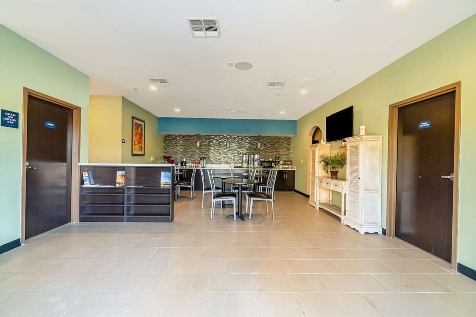 Entrance / Reception