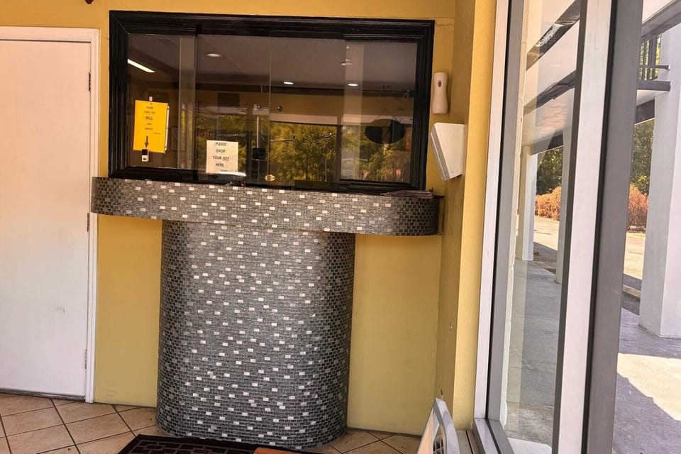Entrance / Reception