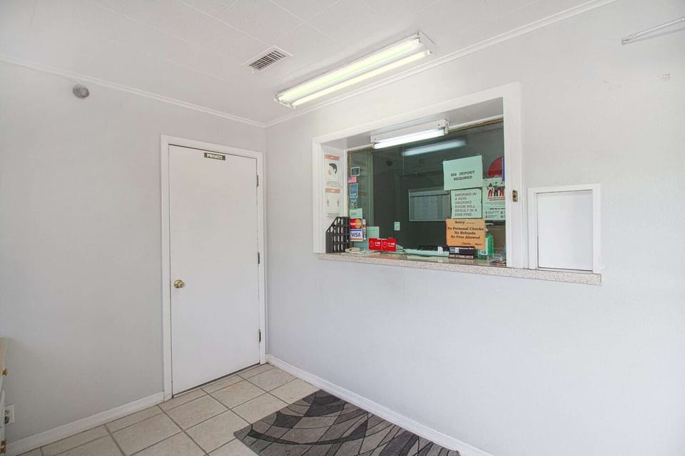 Entrance / Reception