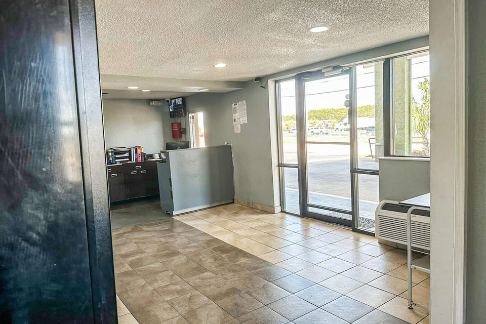 Entrance / Reception