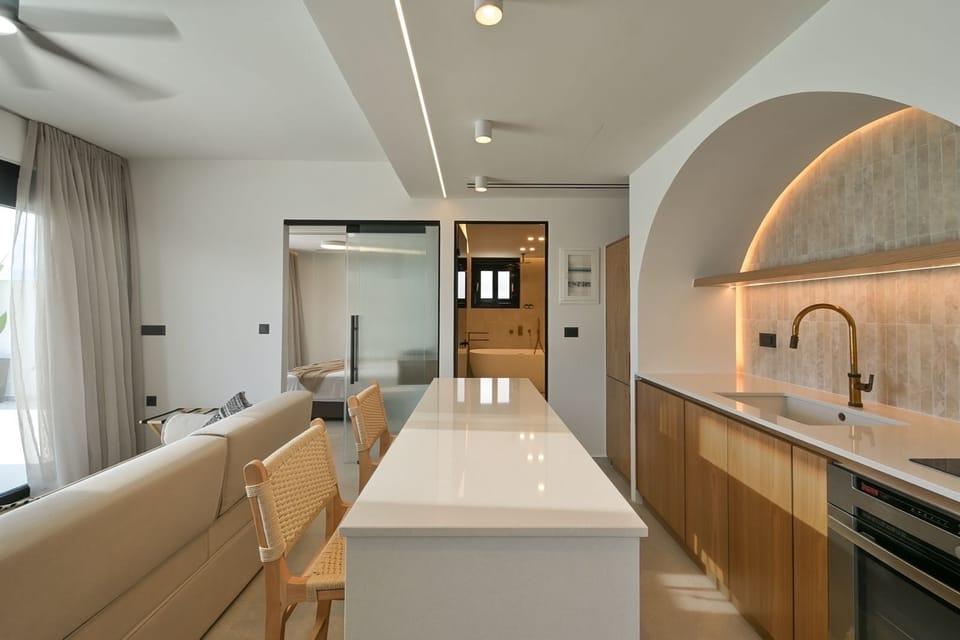 Luxury Suite, Sea View | Private kitchen