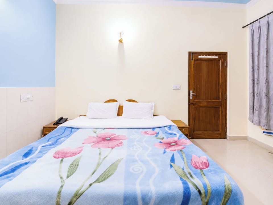 Hypo-allergenic bedding, desk, soundproofing, free WiFi