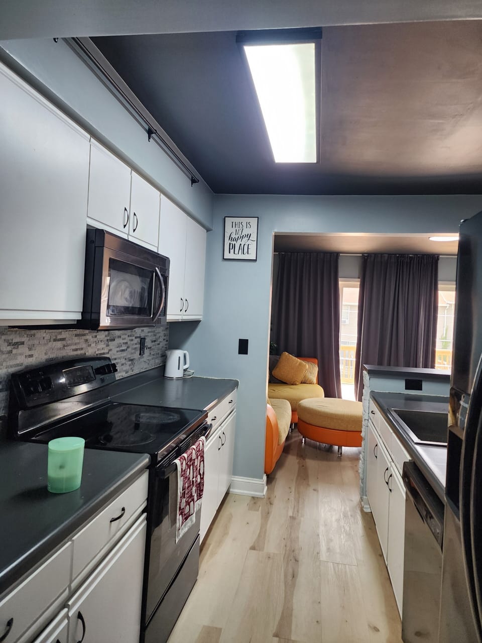 microwave, kitchen visible, indoor, kitchen, oven, refrigerator, stovetop,