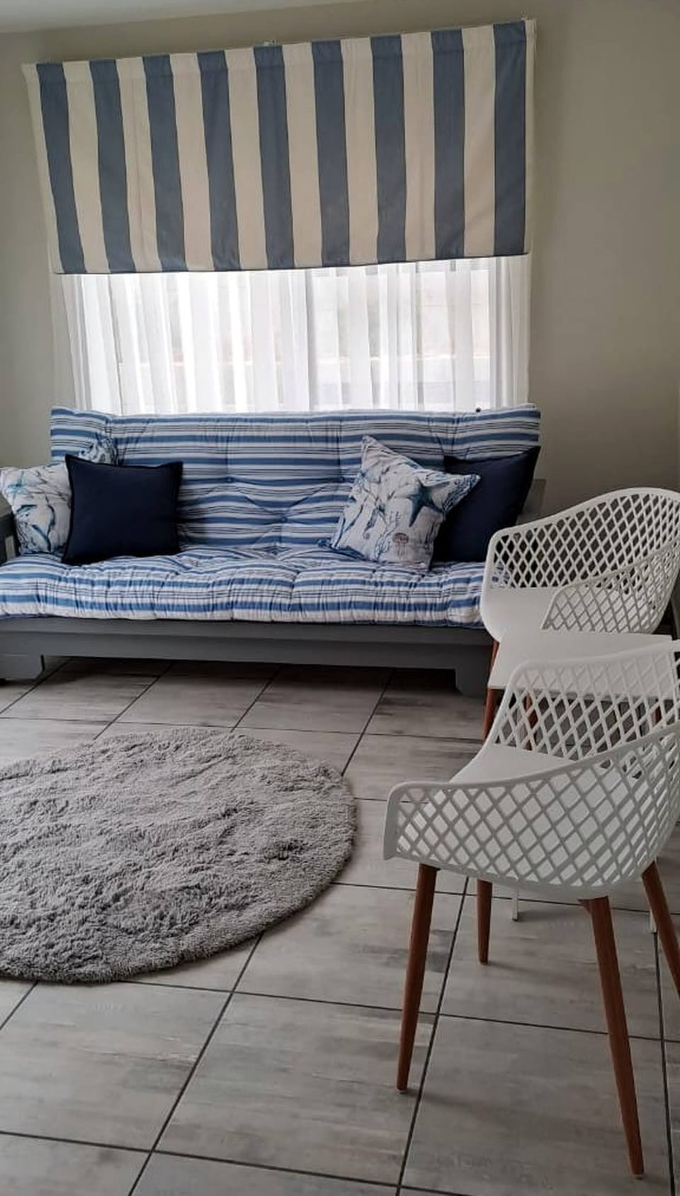 Apartment, 1 Bedroom, Accessible, Smoking | Living area | Books