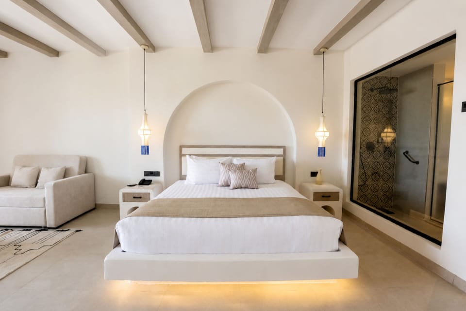  Junior Jacuzzi Suite | In-room safe, blackout drapes, WiFi (free)