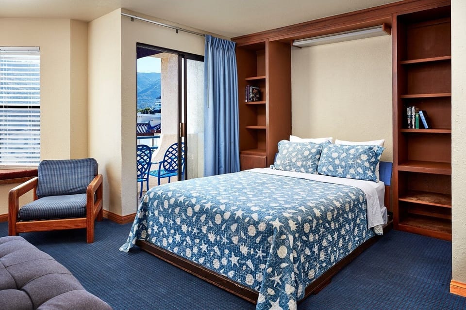 Wake up, slide open the door, and breathe fresh air.