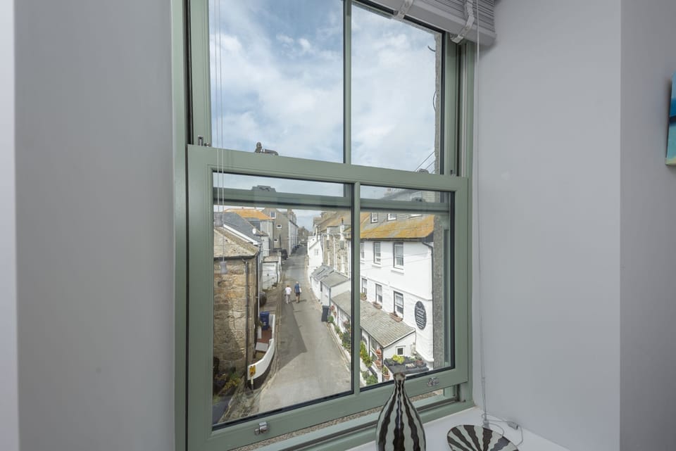 Street view from bedroom - Mermaids 3