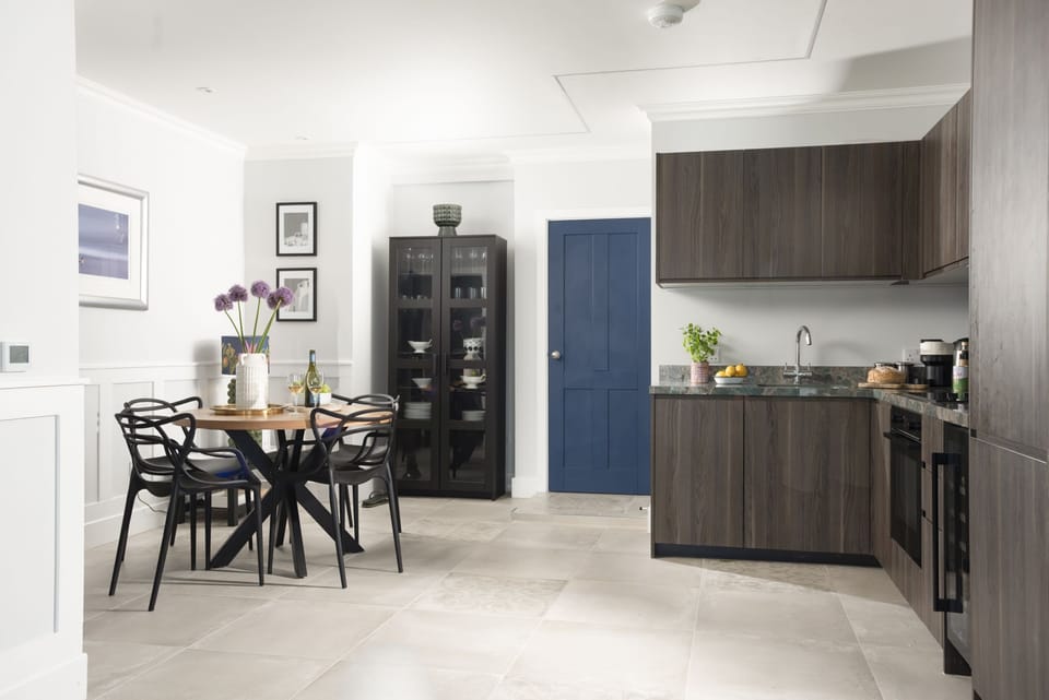 Open plan kitchen. dining and lounge area, seating for 4 people - Mermaids
